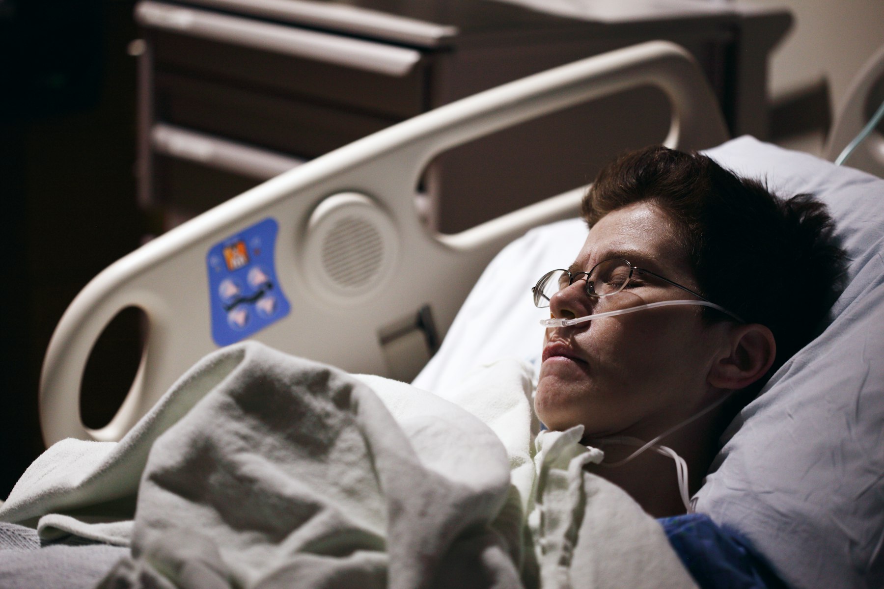 Patient resting in a hospital bed during EKOS infusion monitoring